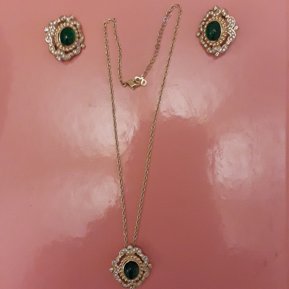 Dior clip on earrong and necklace set, GORGEOUS!